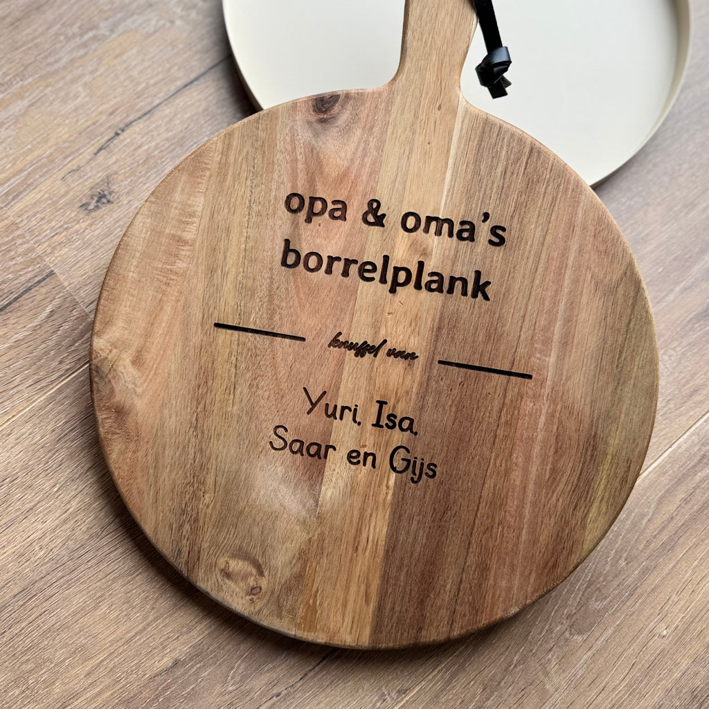 Present with Love, Borrelplank 'opa en oma's borrelplank'