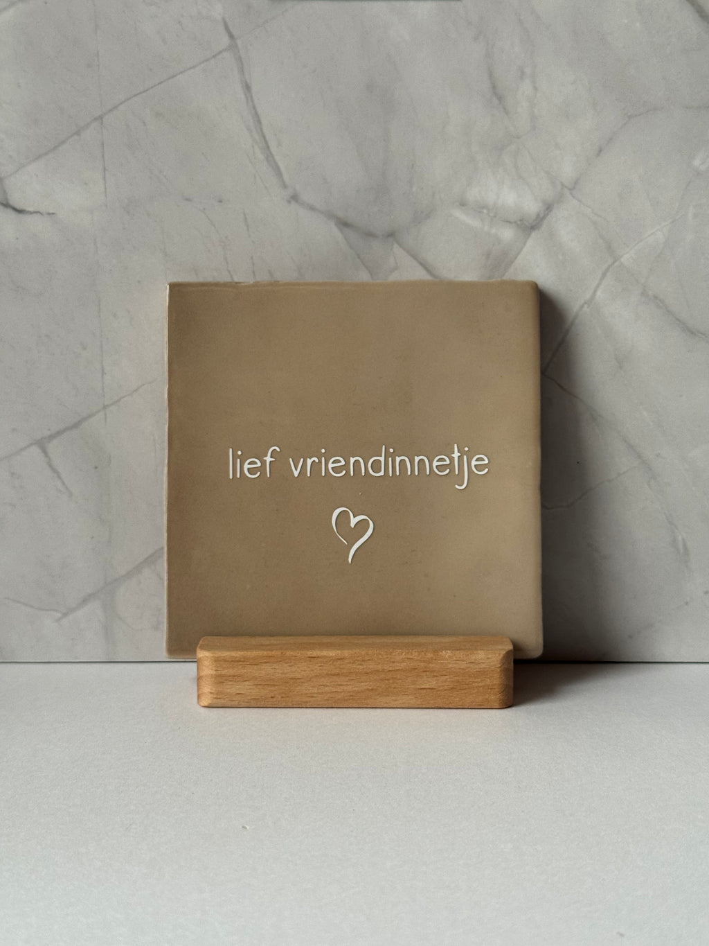 Tegeltje 'lief vriendinnetje'
