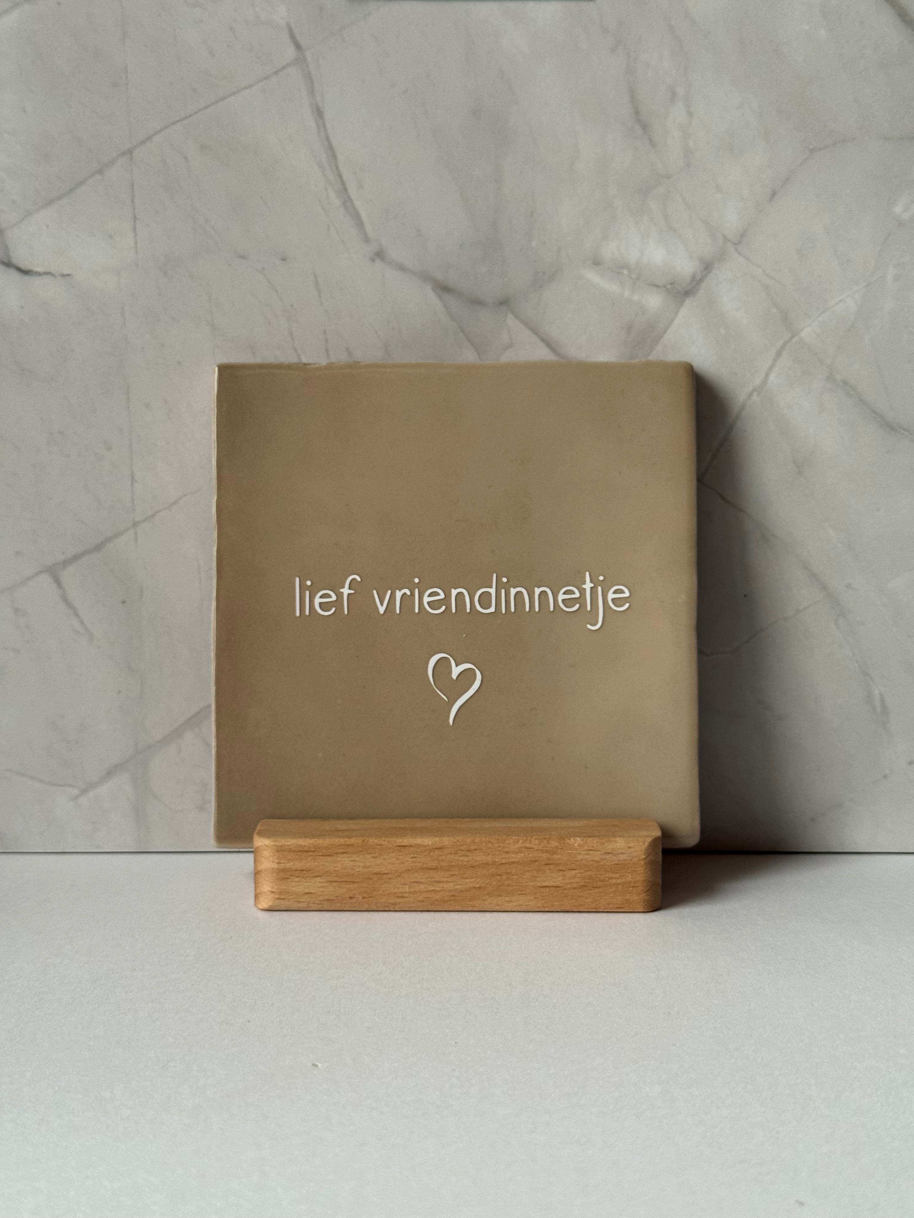 Tegeltje 'lief vriendinnetje'