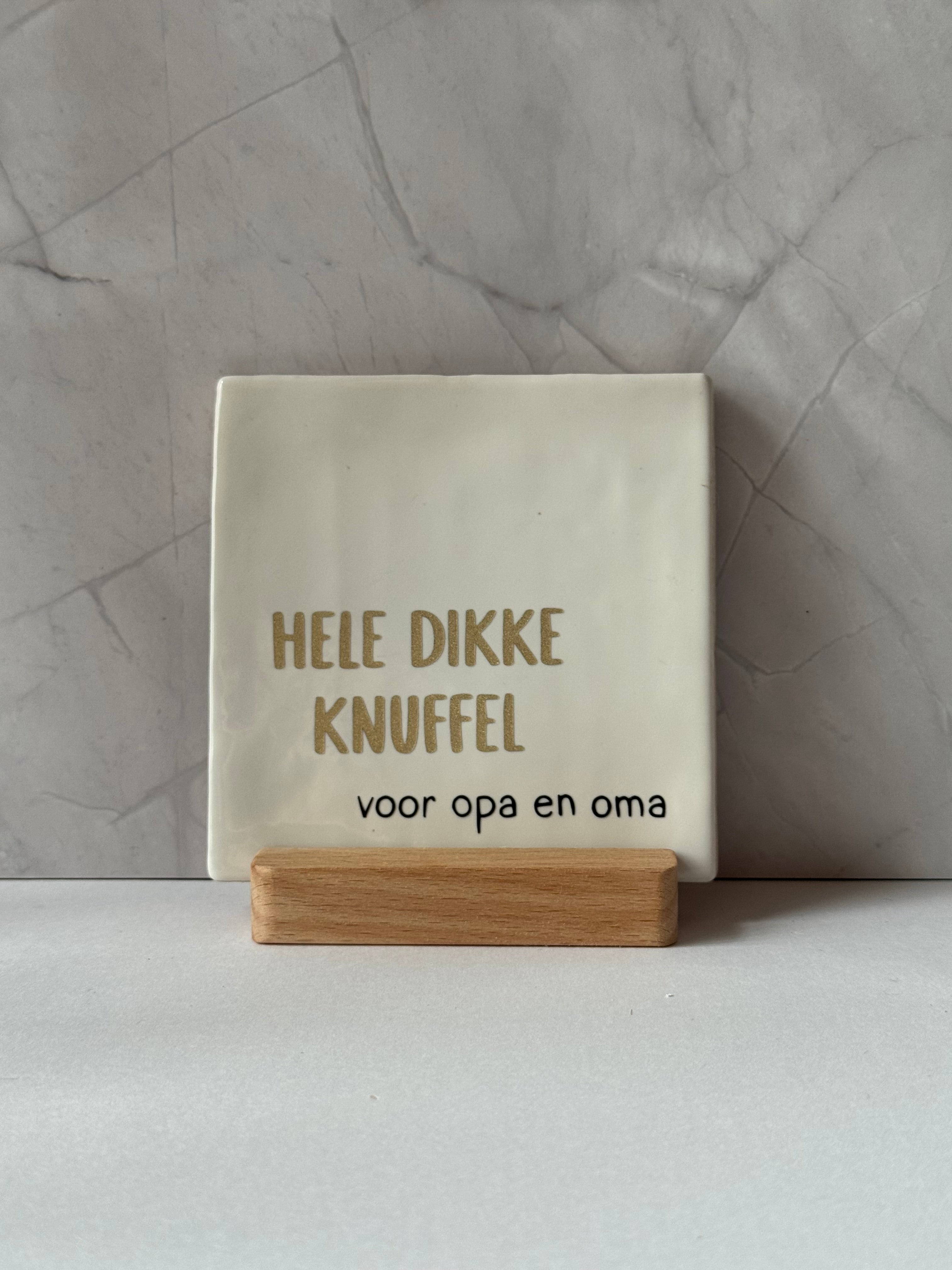 Tegeltje 'Hele dikke knuffel voor opa en oma'