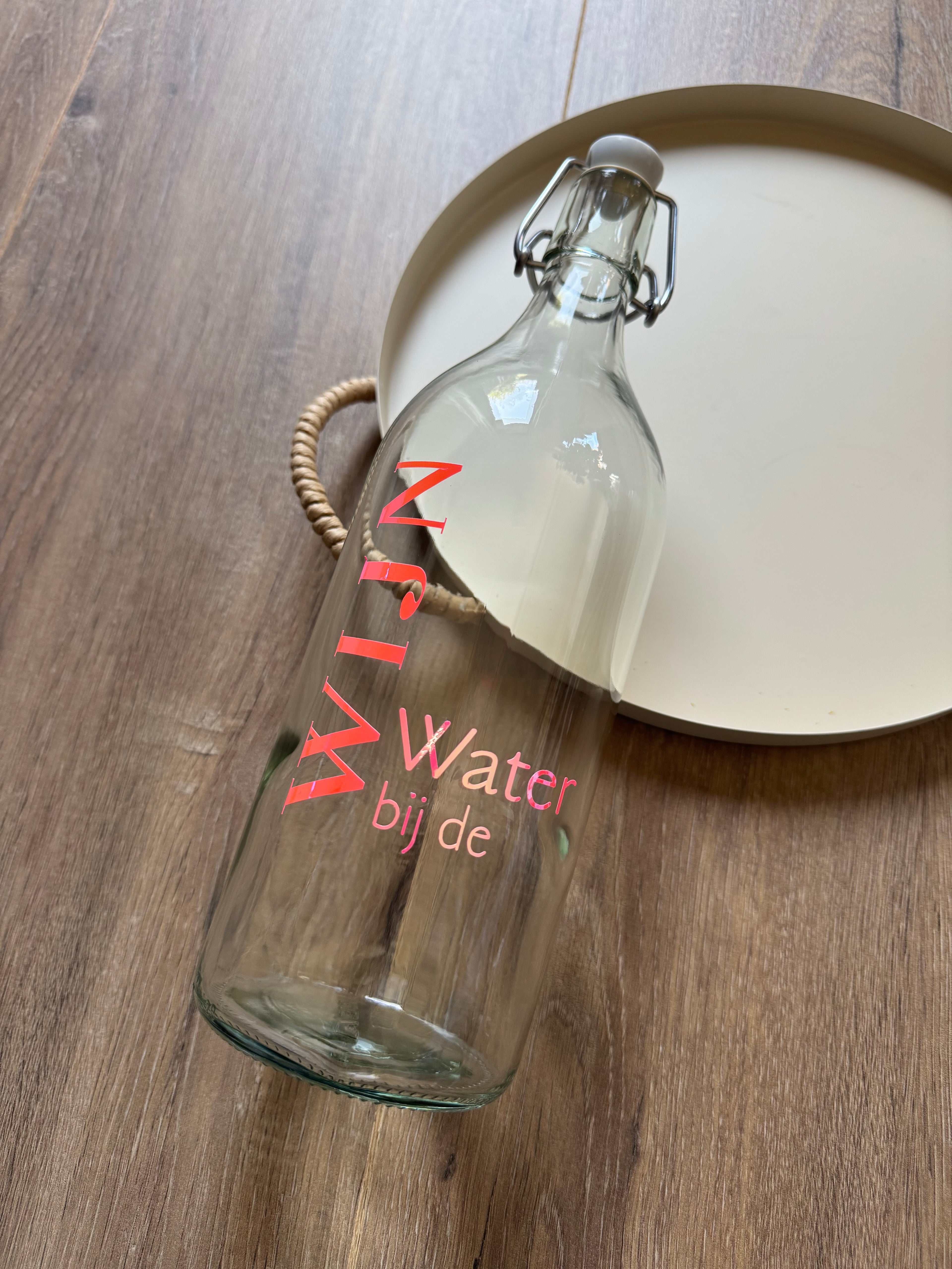 Waterfles ‘water bij de wijn’