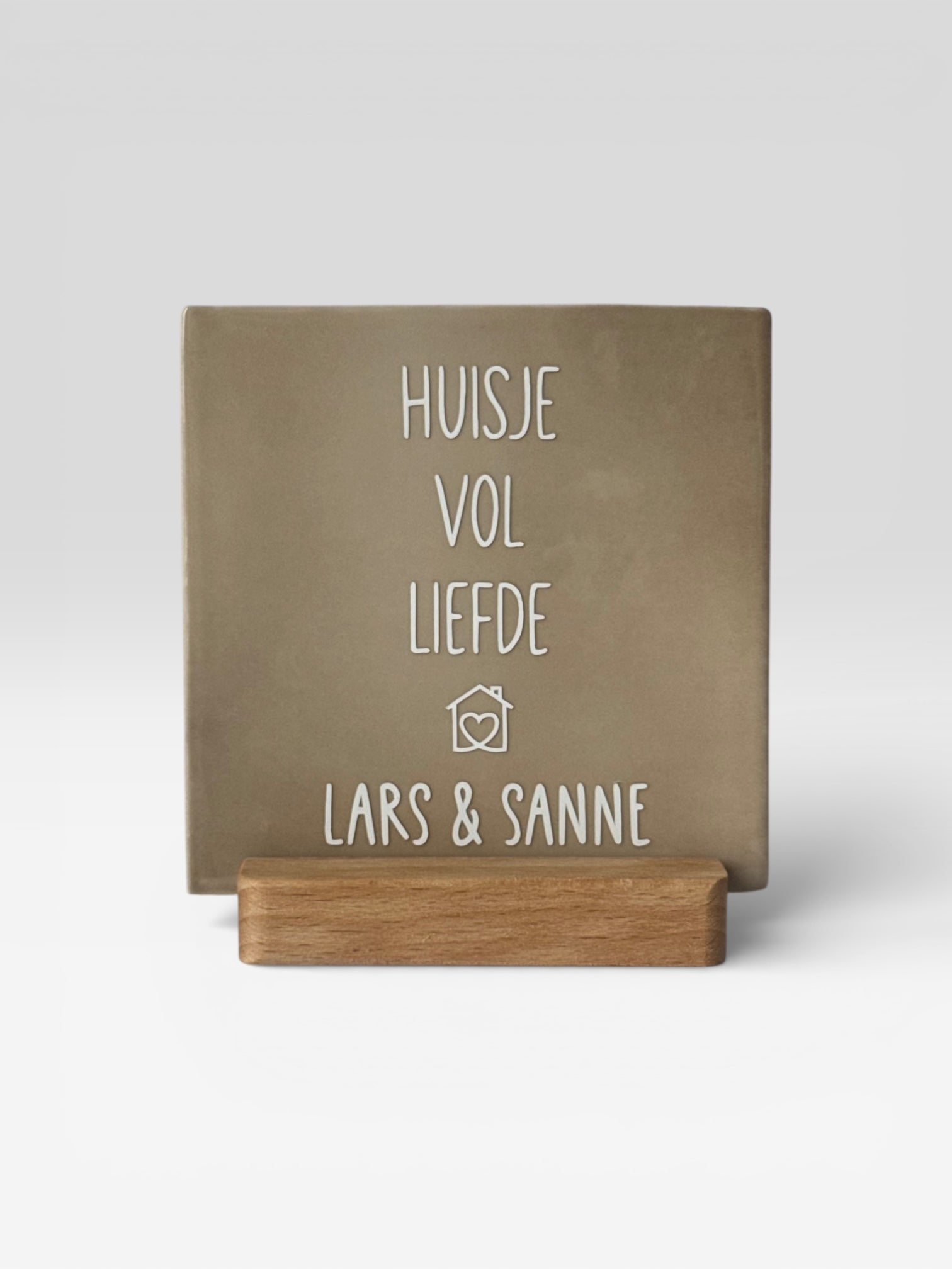 Tegeltje gepersonaliseerd 'huisje vol liefde'