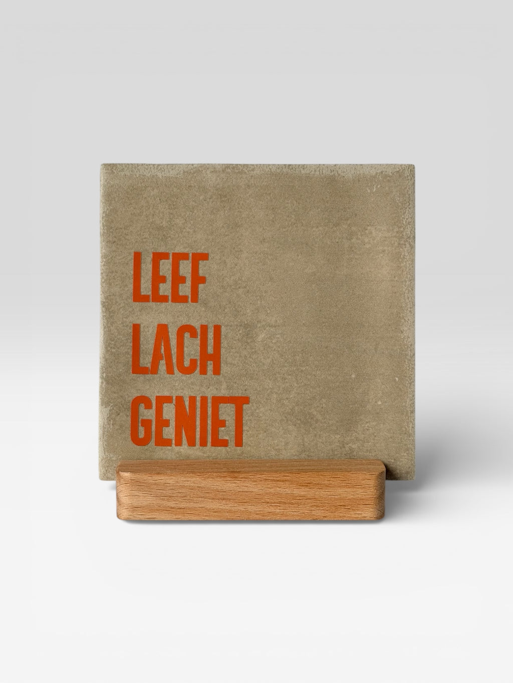 Tegeltje 'leef lach geniet'