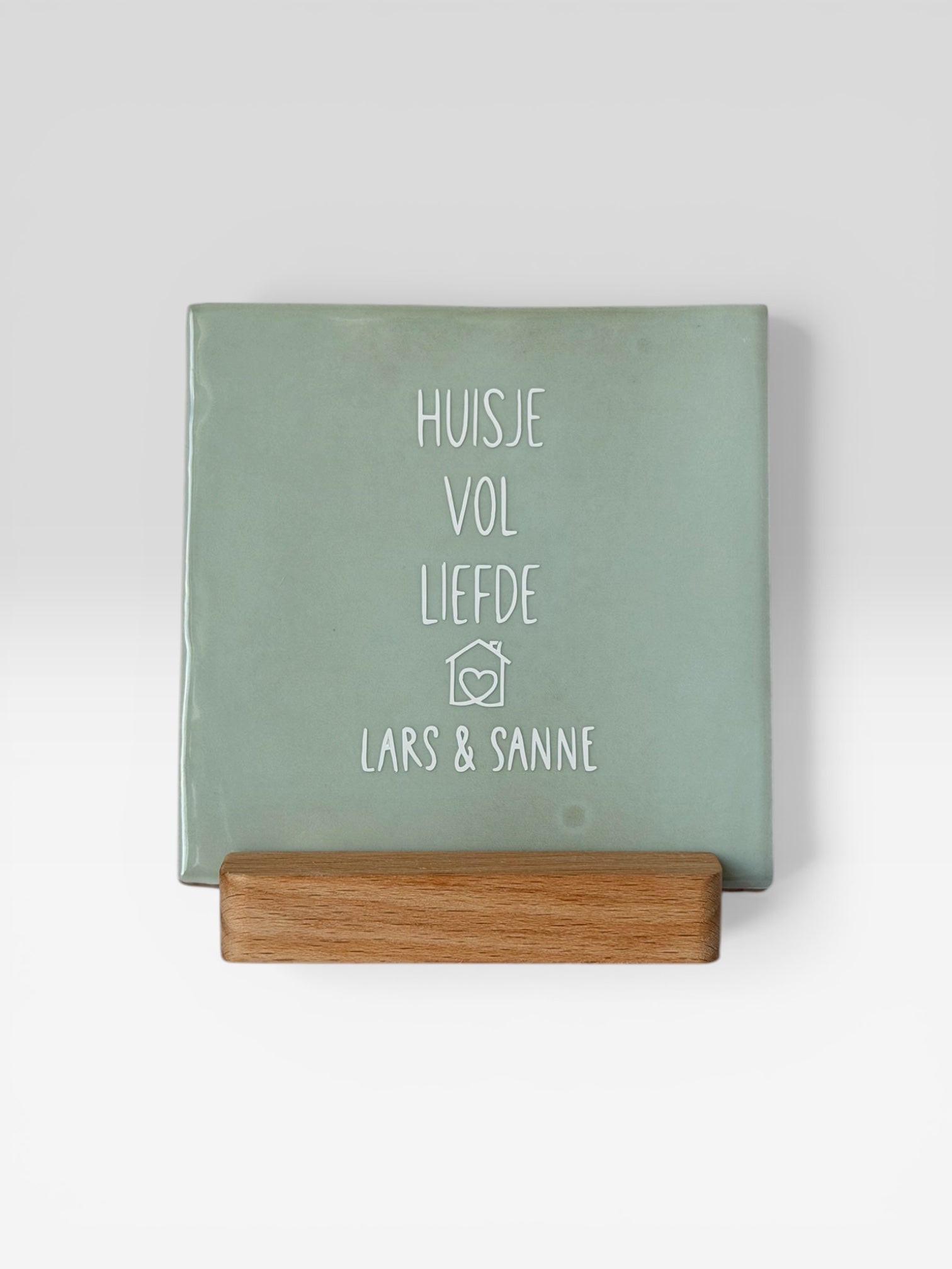 Tegeltje gepersonaliseerd 'huisje vol liefde'