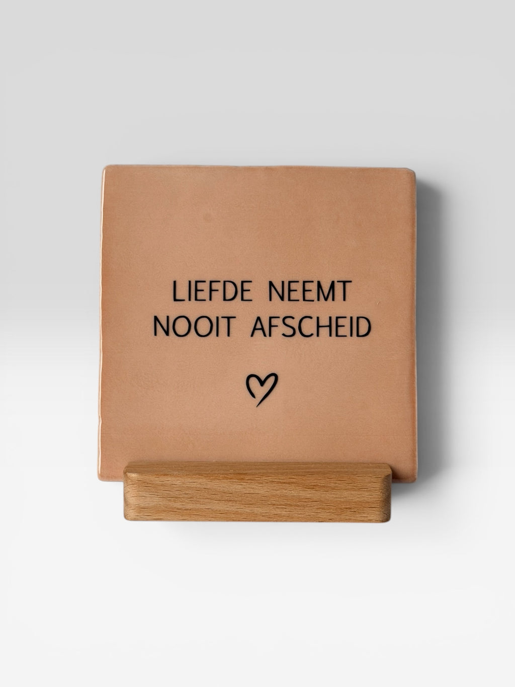 Tegeltje ‘Liefde neemt nooit afscheid'