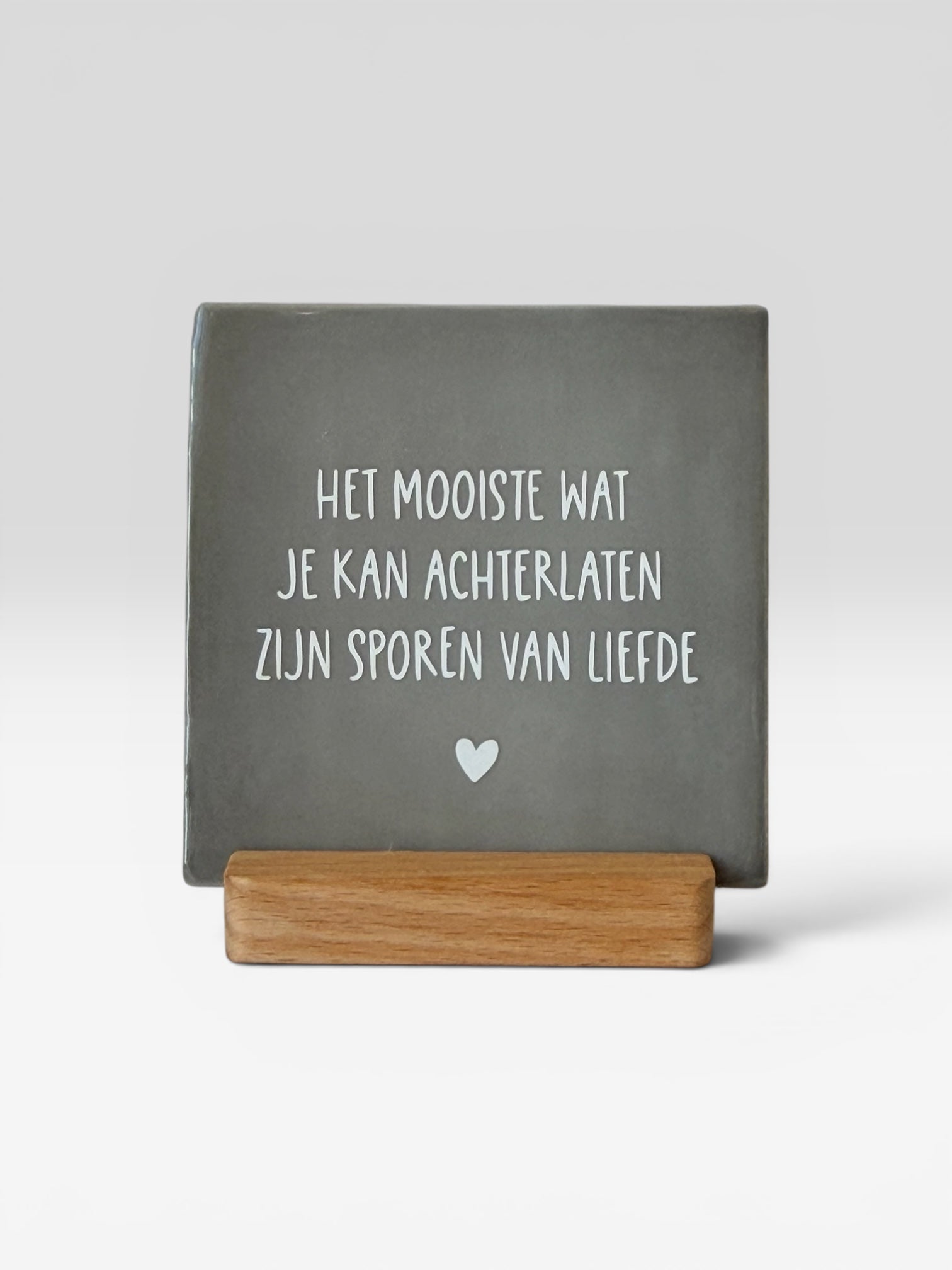 Tegeltje 'het mooist wat je kan achterlaten zijn sporen van liefde’