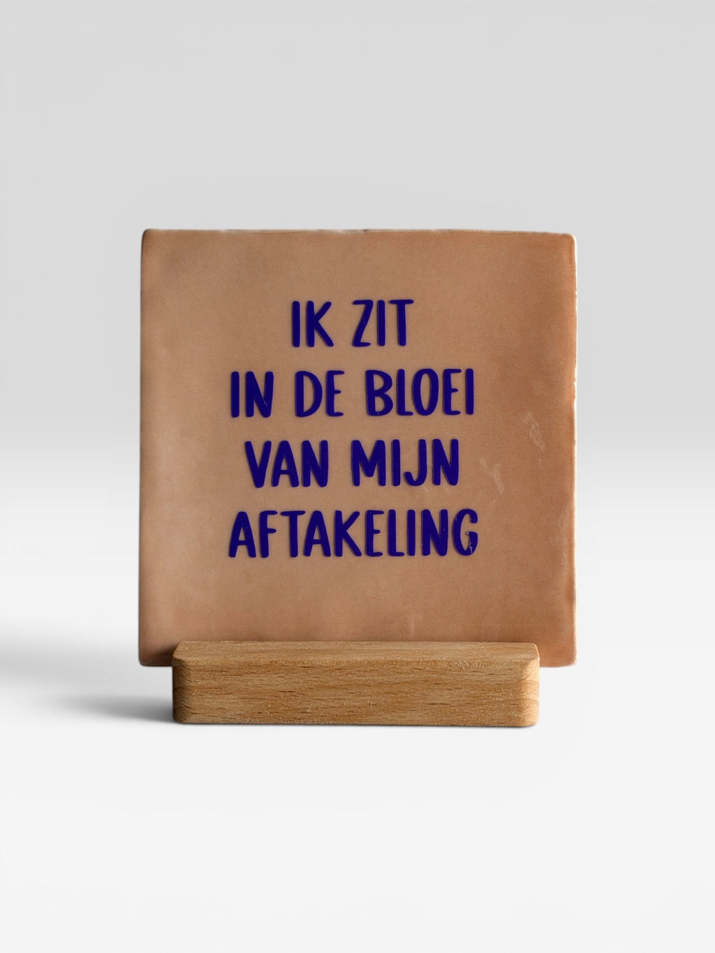 Tegeltje 'ik zit in de bloei van mijn aftakeling’