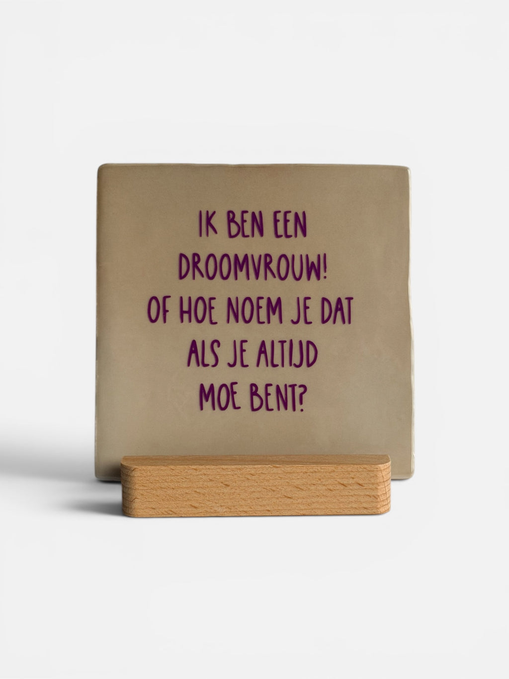 Tegeltje 'ik ben een droomvrouw, of hoe noem je dat als je altijd moe bent?’