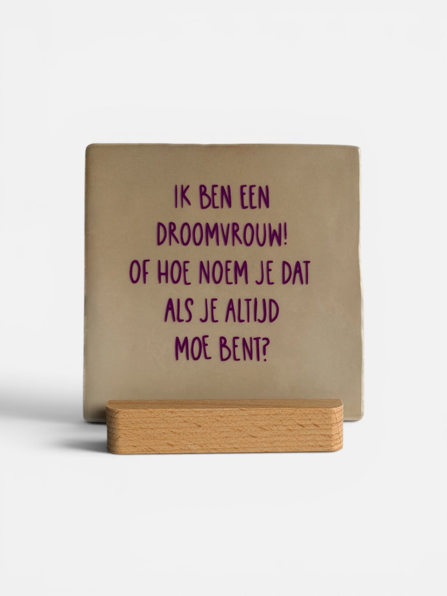 Tegeltje 'ik ben een droomvrouw, of hoe noem je dat als je altijd moe bent?’