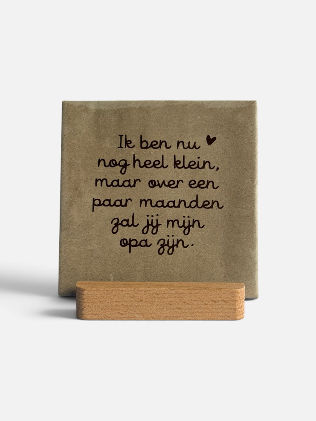 Present with Love, Tegeltje 'ik ben nu nog heel klein, maar over een paar maanden zal jij mijn opa zijn’
