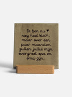 Present with Love, Tegeltje 'ik ben nu nog heel klein, maar over een paar maanden zullen jullie mijn overgroot opa en oma zijn’