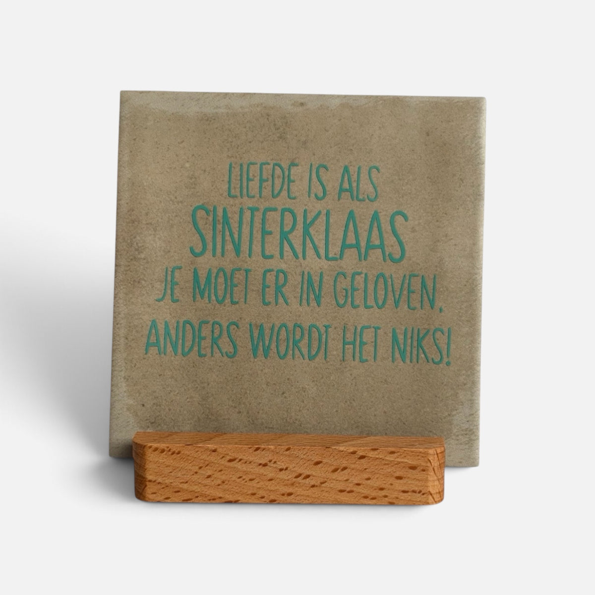 Present with Love, Tegeltje ‘liefde is als sinterklaas je moet er in geloven, anders wordt het niks’