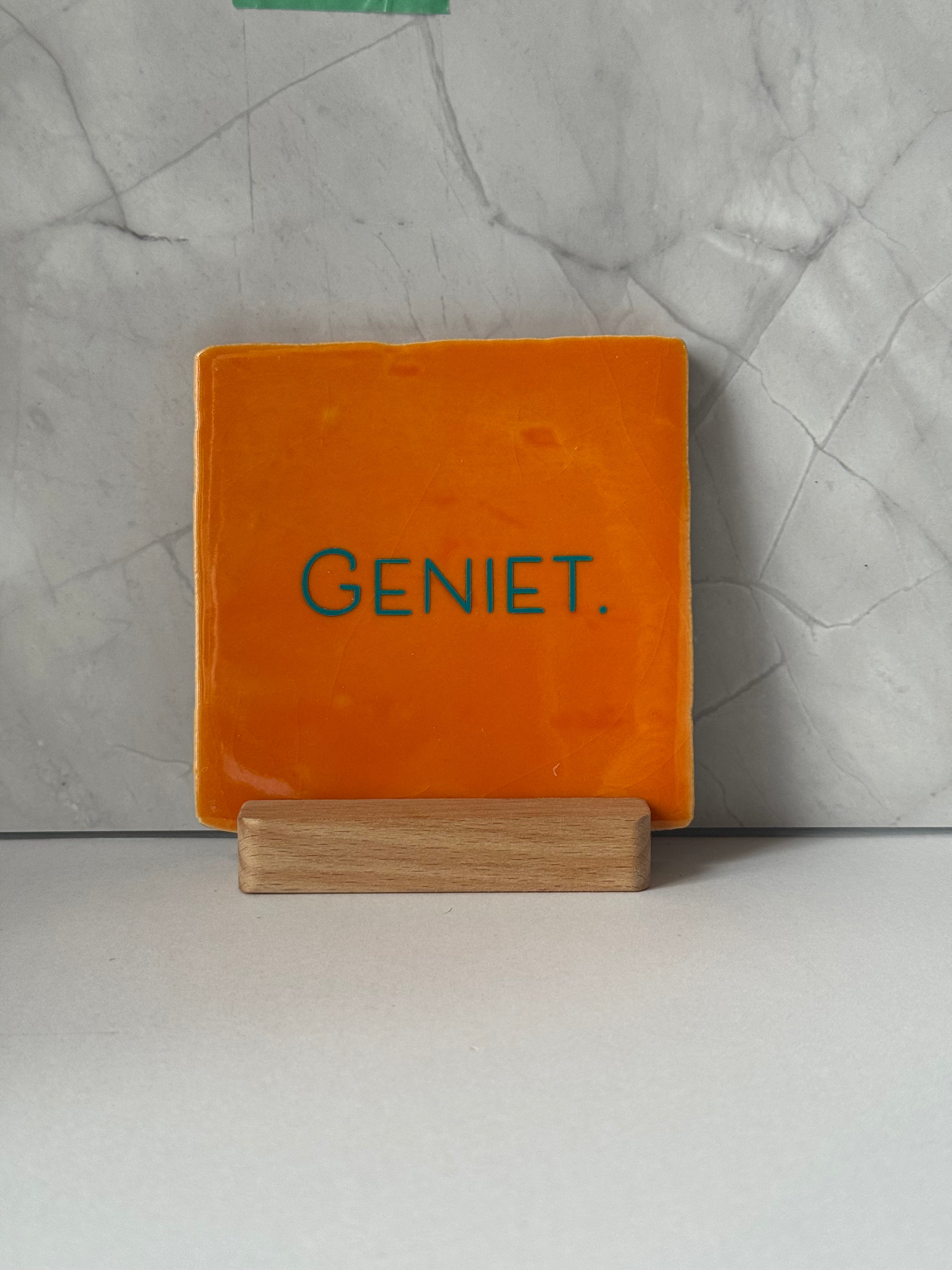 Tegeltje ‘geniet’