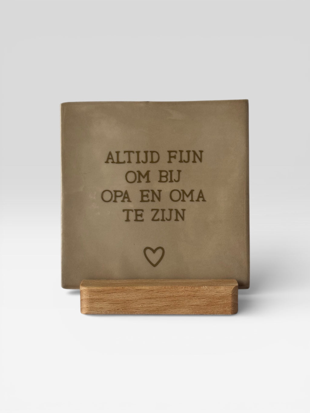 Tegeltje 'altijd fijn om bij opa en oma te zijn’